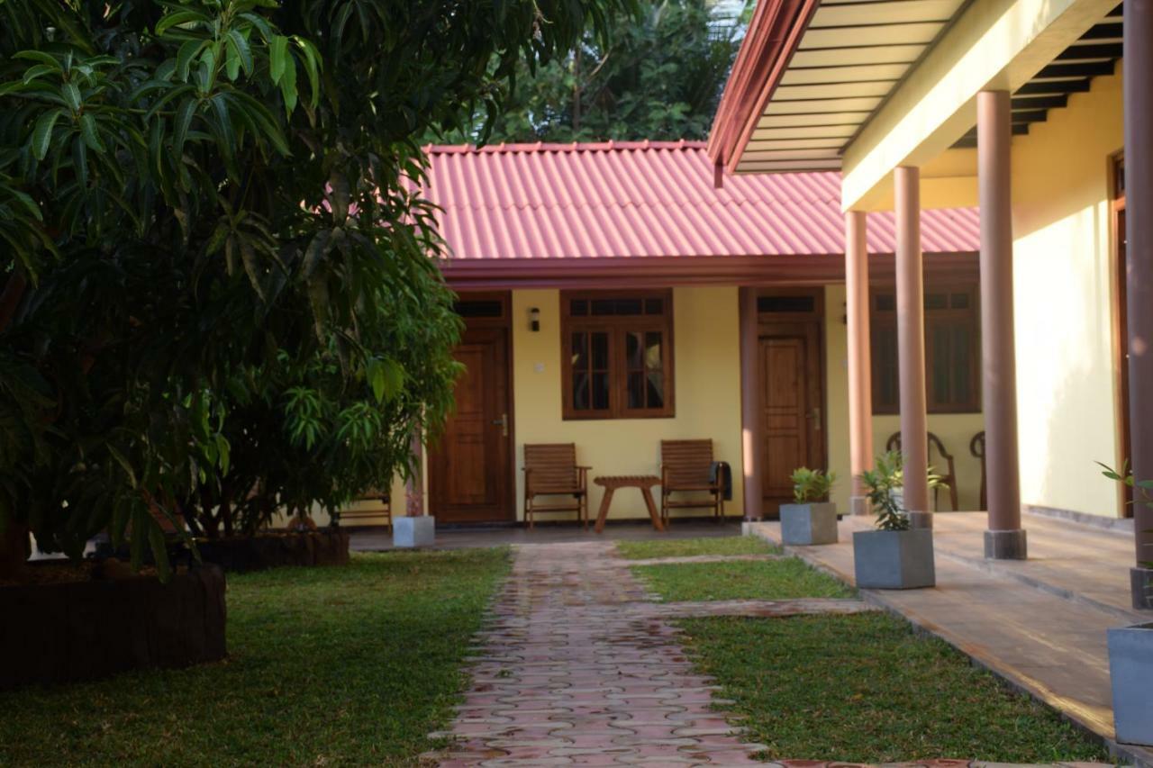 Gold Inn Дамбулла Экстерьер фото
